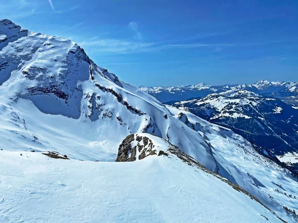 Снежная Альпийская Вершина Sex Rouge Scex Rouge Расположенная Горном Массиве — стоковое фото