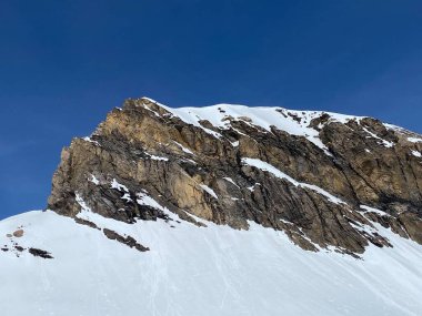 Karlı dağ zirvesi Oldenhorn (Oldehore veya Becca d 'Audon) bir dağ kütlesi Les Diablerets (Rochers veya Scex de Champ) - Vaud Kantonu, İsviçre (Suisse) / Glacier 3000