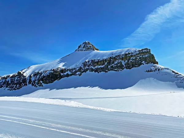 Snowy Alpine Mountain Peak Oldenhorn Oldehore Becca Audon Located Mountain — Stock Photo, Image