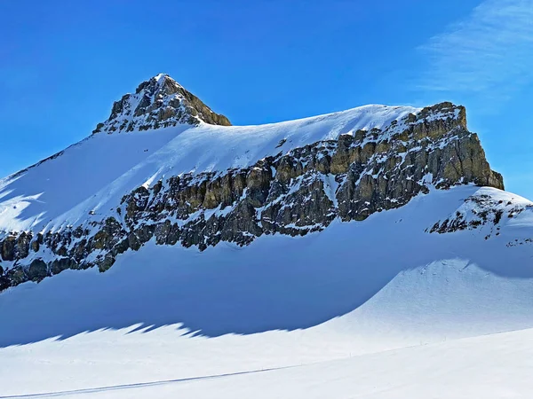 Oldenhorn高山雪峰 Oldehore或Becca Audon 位于瑞士沃州 Les Diablerets山地地块 Rochers或Scex Champ Glacier 3000 — 图库照片