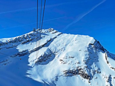 Dağ teleferiği Col du Pillon - Cabane - Scex Rouge (Buzul 3000 kablo) veya Aerial halat yolculuğu (Havadan tramvay), Les Diablerets - Vaud Kantonu, İsviçre (Suisse)