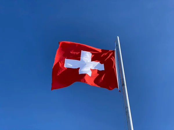 1º de agosto, feriado nacional do dia da confederação na suíça bandeira  minimalista do dia nacional da suíça com a inscrição suíça bandeira suíça