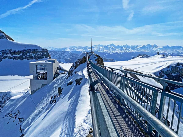 Peak Walk Suspension Bridge Two Mountain Peaks Travel Destination Glacier —  Fotos de Stock