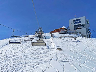 Scex Rouge 'dan buzula (Ice Express - Buzul 3000) ya da telesiege de Scex Rouge jusqu' au glacier, Les Diablerets - Vaud Kantonu, İsviçre (Suisse)