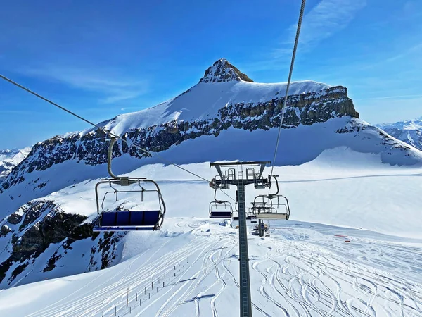 Stoeltjeslift Van Scex Rouge Naar Gletsjer Ice Express Glacier 3000 — Stockfoto