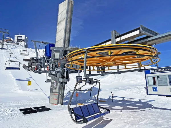 Stoeltjeslift Van Scex Rouge Naar Gletsjer Ice Express Glacier 3000 — Stockfoto