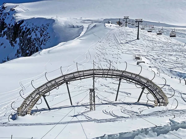 Sport Und Freizeitskipisten Oberhalb Des Glacier Sex Rouge Reiseziel Glacier — Stockfoto