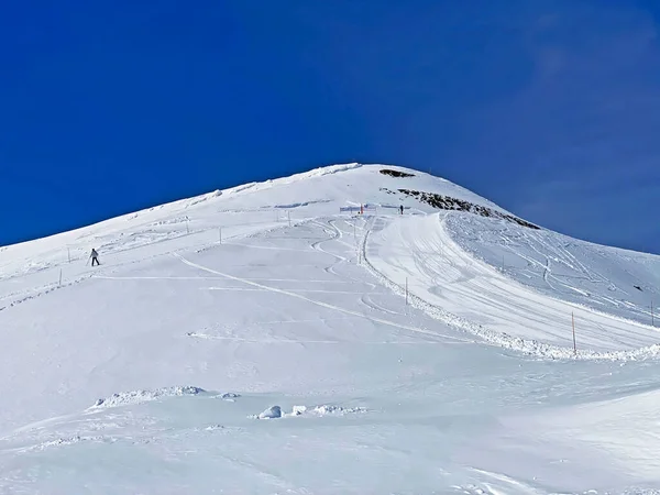 Sport Und Freizeitskipisten Oberhalb Des Glacier Sex Rouge Reiseziel Glacier — Stockfoto