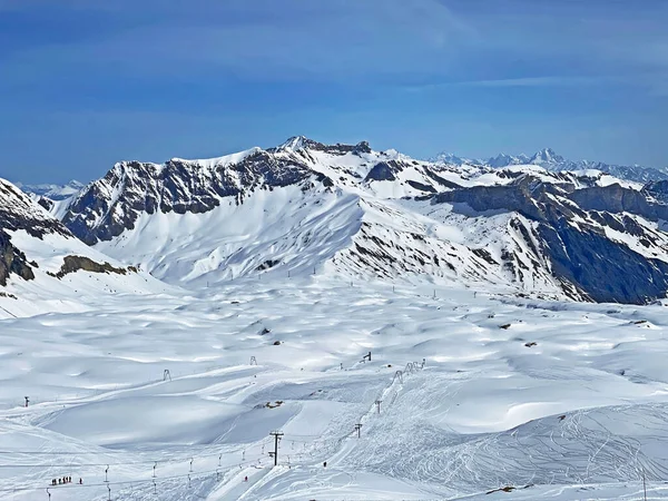 Sportieve Recreatieve Skipistes Boven Glacier Sex Rouge Reisbestemming Glacier 3000 — Stockfoto