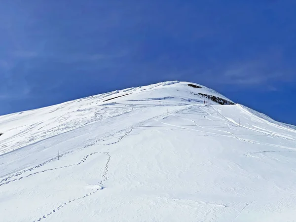 Sport Und Freizeitskipisten Oberhalb Des Glacier Sex Rouge Reiseziel Glacier — Stockfoto