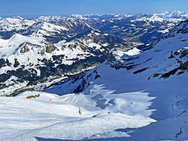 Lente Ijzige Alpiene Sfeer Zwitserse Bergtoppen Gezien Vanaf Het Les — Stockfoto