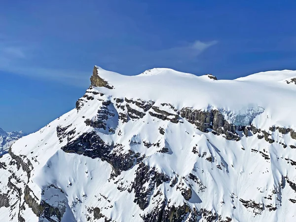 Krásný Svěží Čistý Jarní Alpský Sníh Oblasti Glacier Sex Rouge — Stock fotografie