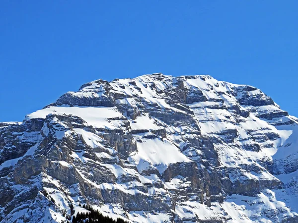 Les Diablerets Topluluğunda Les Diablerets Yerleşiminden Karlı Dağ Zirvesi Culan — Stok fotoğraf