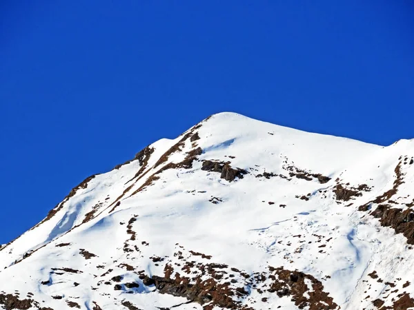位于瑞士沃州Les Diablerets的Bernese阿尔卑斯山脉 阿尔卑斯山脉 山脉地块上的雪山峰Pic Chaussy — 图库照片