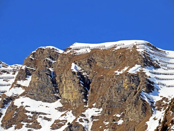 Alpino Nevado Pico Montanha Pointe Des Semeleys Localizado Maciço Montanhoso — Fotografia de Stock