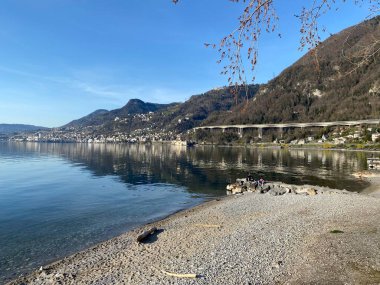 Cenevre Gölü 'nün doğu kıyısında (lac de Geneve, lac de Geneve, lac Leman veya Genfersee), Vaud Kantonu, İsviçre (Suisse)
