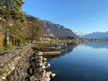 Cenevre Gölü 'nün doğu kıyısında (lac de Geneve, lac de Geneve, lac Leman veya Genfersee), Vaud Kantonu, İsviçre (Suisse)