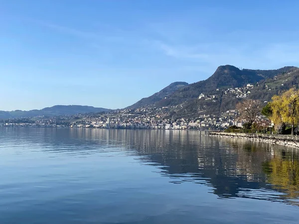 Cenevre Gölü Kıyısındaki Montreux Muchtern Şehri Vaud Alpleri Dağ Kütlesi — Stok fotoğraf