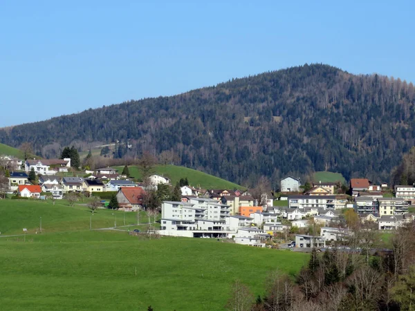 Vue Sur Petit Village Subalpin Suisse Pittoresque Moderne Schwarzenberg Canton — Photo