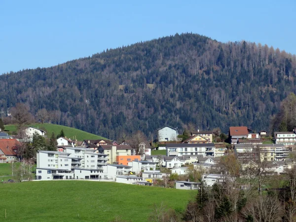 Pohled Malebnou Moderní Švýcarskou Subalpskou Osadu Schwarzenberg Kanton Lucerna Kanton — Stock fotografie