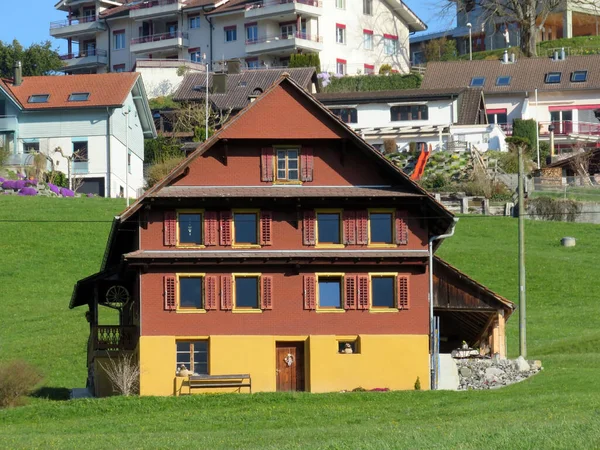 Alte Traditionelle Häuser Und Typische Schweizer Subalpine Ländliche Architektur Schwarzenberg — Stockfoto