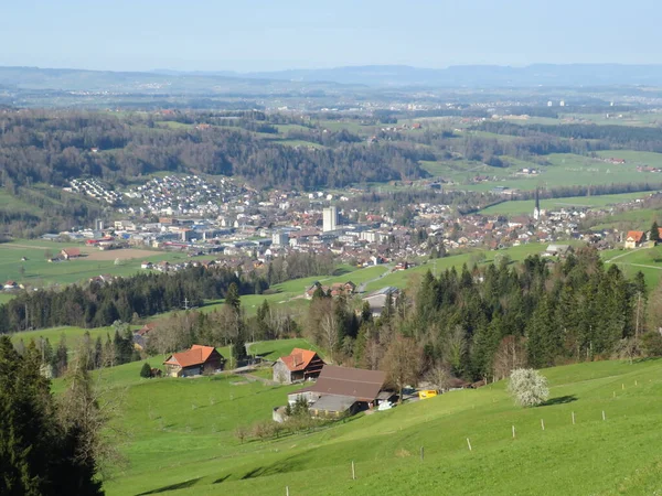 Das Kleine Schweizer Städtchen Malters Der Nähe Des Vierwaldstättersees Und — Stockfoto