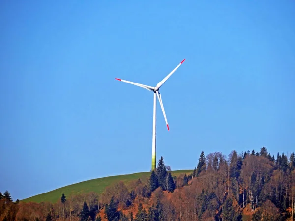 Vindturbin Gampluet Eller Vindkraftverk För Att Producera Från Förnybara Energikällor — Stockfoto