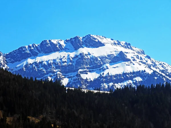 Schwarzenberg Canton Lucerne Switzerland Kanton Luzern Schweiz Pilatus山区地块上的雪峰Staefeliflue Oder Stafeliflue — 图库照片