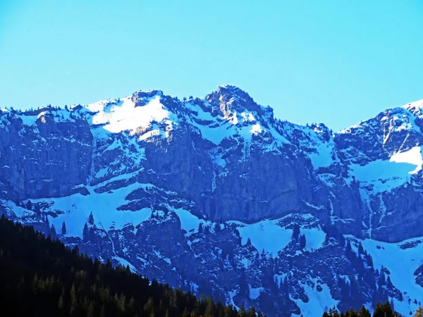 Snowy Alpine Peak Haengst Hangst Pilatus Mountain Massif Schwarzenberg Canton — 스톡 사진