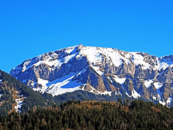 Snowy Alpine Peak Gnepfstein Mittagguepfi Mittaggupfi Pilatus Mountain Massif Schwarzenberg — 스톡 사진