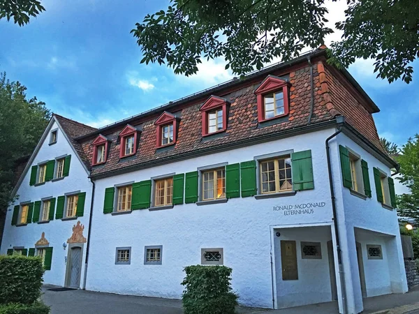 Ronald Mcdonald Elternhaus Oder Ronald Mcdonald Elternhaus Oder Bedahaus Gallen — Stockfoto