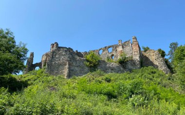 Kale kalesi Ruzica mezunu veya Utvrda Ruzica mezunu ili Tvrdjava Ruzica mezunu, Duzluk - Orahovica, Hırvatistan (Slavonija, Hrvatska)