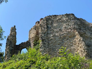 Kale kalesi Ruzica mezunu veya Utvrda Ruzica mezunu ili Tvrdjava Ruzica mezunu, Duzluk - Orahovica, Hırvatistan (Slavonija, Hrvatska)