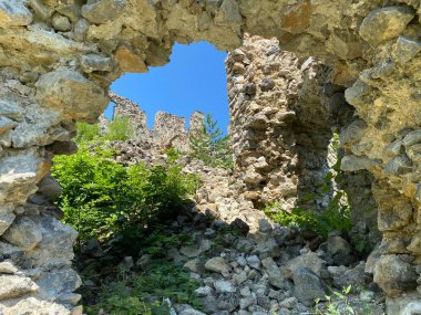 Kale kalesi Ruzica mezunu veya Utvrda Ruzica mezunu ili Tvrdjava Ruzica mezunu, Duzluk - Orahovica, Hırvatistan (Slavonija, Hrvatska)