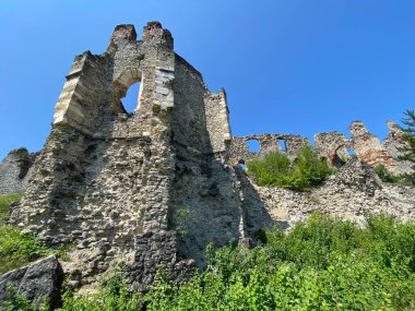 Kale kalesi Ruzica mezunu veya Utvrda Ruzica mezunu ili Tvrdjava Ruzica mezunu, Duzluk - Orahovica, Hırvatistan (Slavonija, Hrvatska)