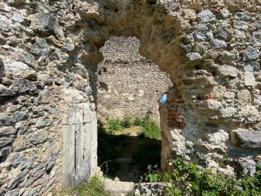 Kale kalesi Ruzica mezunu veya Utvrda Ruzica mezunu ili Tvrdjava Ruzica mezunu, Duzluk - Orahovica, Hırvatistan (Slavonija, Hrvatska)