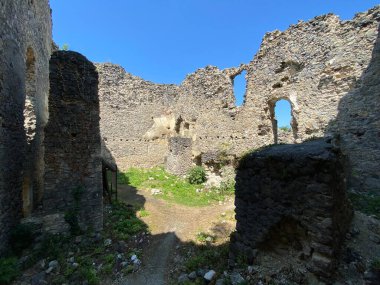 Kale kalesi Ruzica mezunu veya Utvrda Ruzica mezunu ili Tvrdjava Ruzica mezunu, Duzluk - Orahovica, Hırvatistan (Slavonija, Hrvatska)