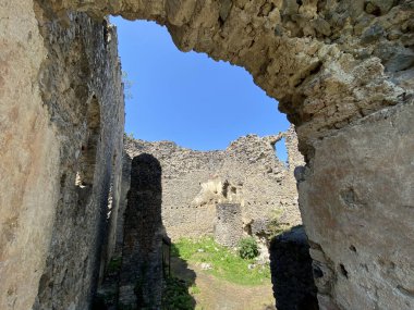 Kale kalesi Ruzica mezunu veya Utvrda Ruzica mezunu ili Tvrdjava Ruzica mezunu, Duzluk - Orahovica, Hırvatistan (Slavonija, Hrvatska)