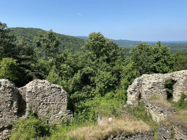 Kale kalesi Ruzica mezunu veya Utvrda Ruzica mezunu ili Tvrdjava Ruzica mezunu, Duzluk - Orahovica, Hırvatistan (Slavonija, Hrvatska)