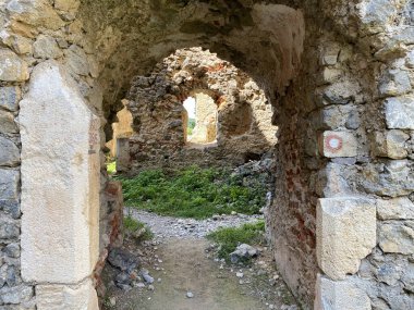 Kale kalesi Ruzica mezunu veya Utvrda Ruzica mezunu ili Tvrdjava Ruzica mezunu, Duzluk - Orahovica, Hırvatistan (Slavonija, Hrvatska)