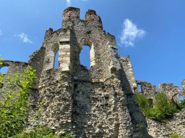 Kale kalesi Ruzica mezunu veya Utvrda Ruzica mezunu ili Tvrdjava Ruzica mezunu, Duzluk - Orahovica, Hırvatistan (Slavonija, Hrvatska)