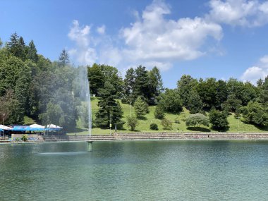 Gezi alanı ve banyo alanı Orahovacko jezero - Slavonya, Hırvatistan (Izletiste i kupaliste Orahovacko jezero - Slavonija, Hrvatska)