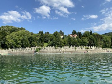 Gezi alanı ve banyo alanı Orahovacko jezero - Slavonya, Hırvatistan (Izletiste i kupaliste Orahovacko jezero - Slavonija, Hrvatska)