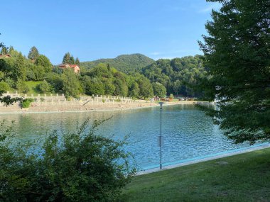 Gezi alanı ve banyo alanı Orahovacko jezero - Slavonya, Hırvatistan (Izletiste i kupaliste Orahovacko jezero - Slavonija, Hrvatska)