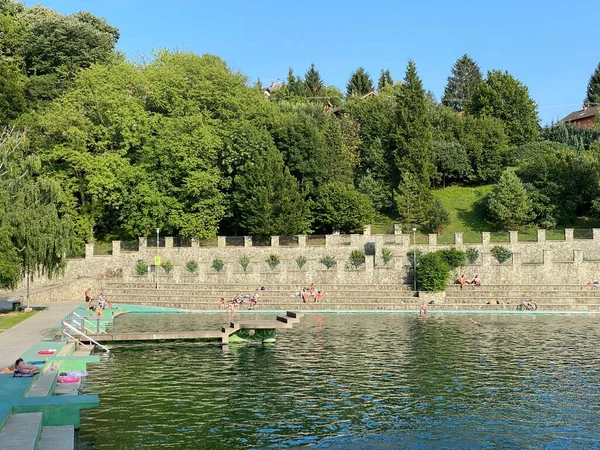 Gezi alanı ve banyo alanı Orahovacko jezero - Slavonya, Hırvatistan (Izletiste i kupaliste Orahovacko jezero - Slavonija, Hrvatska)