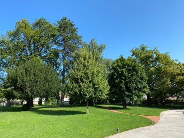Hırvatistan 'ın Kutjevu kentindeki Turkoviç şatosu etrafındaki bir park ya da park anıtı (Park u Kutjevu spomenik parkovne arhitekture ili perivoj oko dvorca Turkovic u Kutjevu, Hrvatska)
