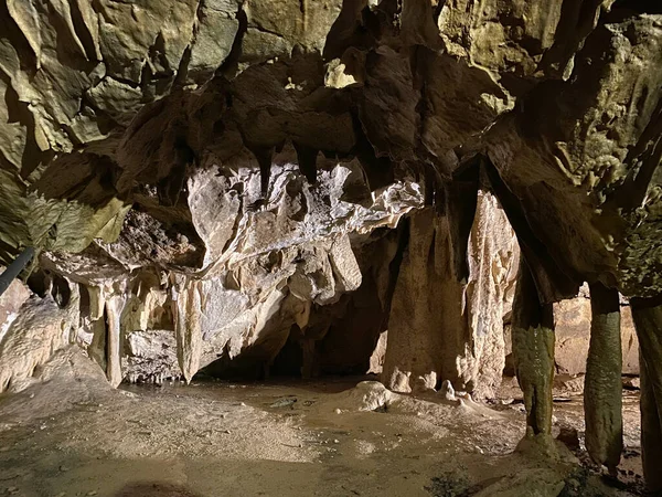 Turista Lokvarka Cueva Región Gorski Kotar Lokve Croacia Turisticka Spilja —  Fotos de Stock