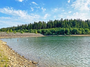 Fuzine veya Benkovac Fuzinski Gölü yakınlarındaki Lepenica Gölü - Gorski kotar, Hırvatistan (Umjetno jezero Lepenica ili akumulacijsko jezero Lepenica, Benkovac Fuzinski - Gorski kotar, Hrvatska)