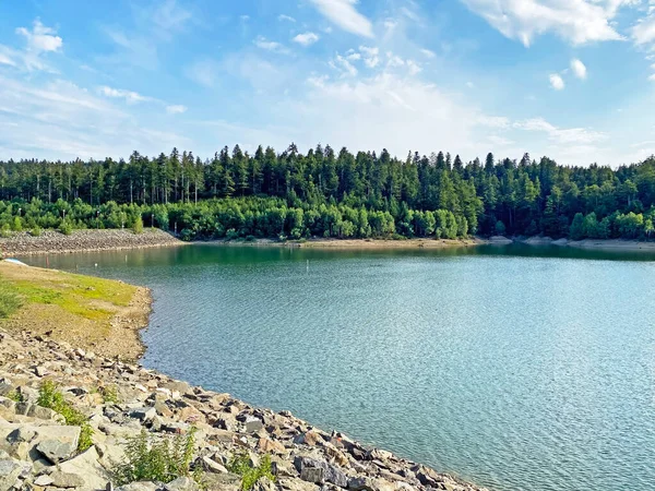 Fuzine veya Benkovac Fuzinski Gölü yakınlarındaki Lepenica Gölü - Gorski kotar, Hırvatistan (Umjetno jezero Lepenica ili akumulacijsko jezero Lepenica, Benkovac Fuzinski - Gorski kotar, Hrvatska)