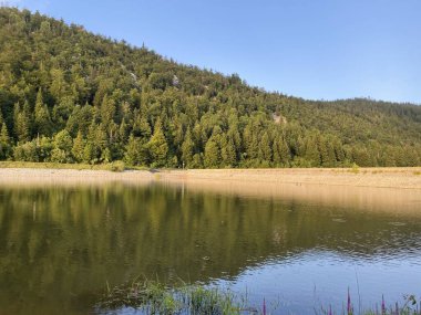 Yapay Potkos Gölü veya Potko Gölü, Fuzine - Gorski kotar, Hırvatistan (Umjetno jezero Potkos ili akumulacijsko jezero Potkos, Fuzine - Gorski kotar, Hrvatska)